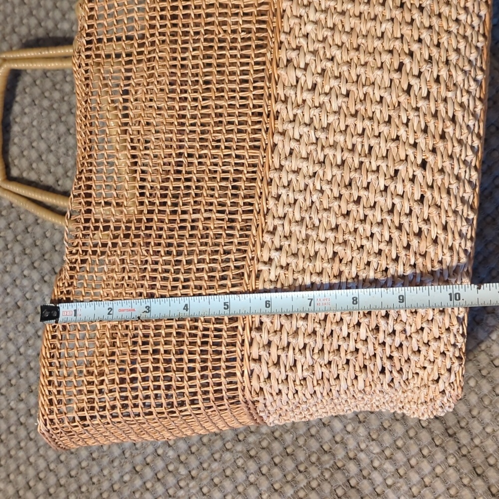 Vintage woven straw bag (please read description) - Picture 8 of 10